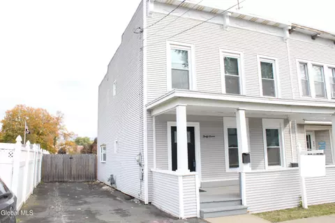 47 Chestnut St, Rensselaer, NY 12144