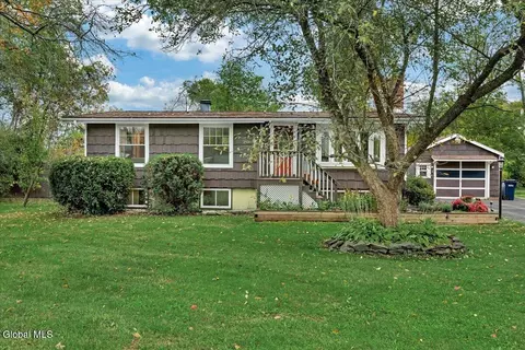 3 Alflo Cir, Glenville, NY 12302