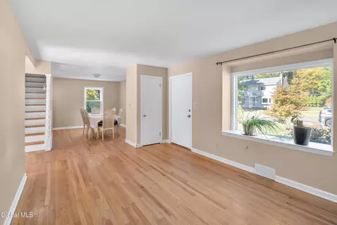 140 Willow Ln, Glenville, NY 12302 photo 9