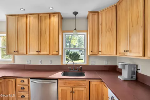 140 Willow Ln, Glenville, NY 12302 photo 15