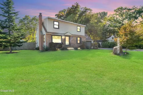 140 Willow Ln, Glenville, NY 12302