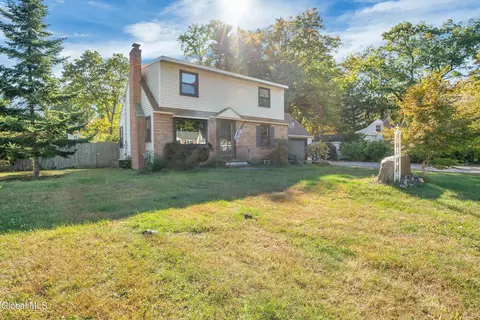 140 Willow Ln, Glenville, NY 12302 photo 4