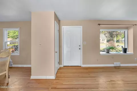 140 Willow Ln, Glenville, NY 12302 photo 6