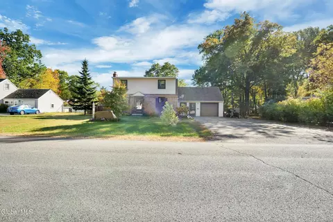 140 Willow Ln, Glenville, NY 12302 photo 2