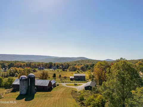 106 Station Rd, New Windsor, NY 12553