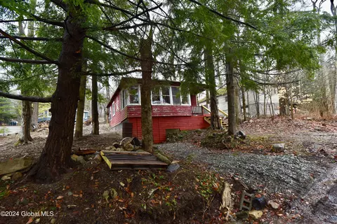 4 Clark St, Middle Grove, NY 12850