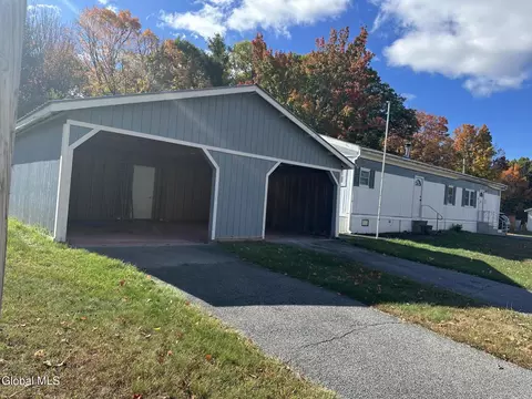 36 Champlain Dr, Mineville, NY 12956