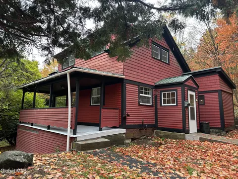 23 First Ln, Port Henry, NY 12974