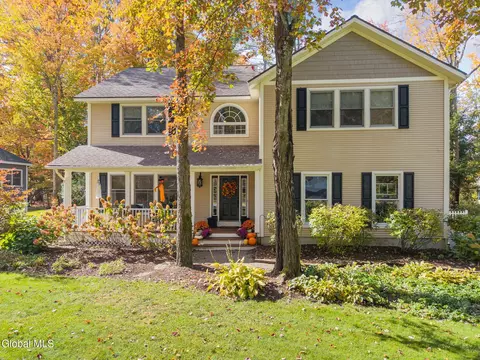 14 Cobble Hill Dr, Gansevoort, NY 12831