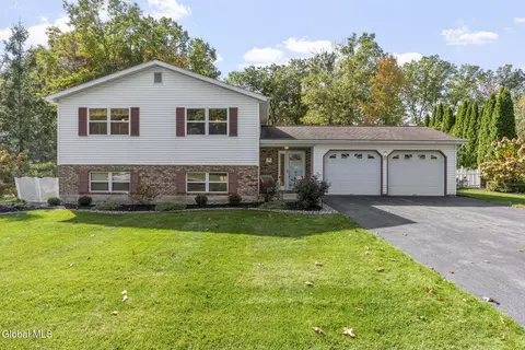15 Pinehollow Dr, Ballston Spa, NY 12020