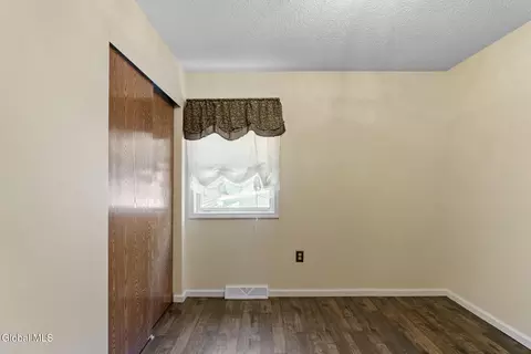 Bedroom - 15 Pinehollow Dr, Ballston Spa, NY 12020 photo 6 of 10