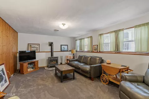 Living - 15 Pinehollow Dr, Ballston Spa, NY 12020 photo 2 of 4