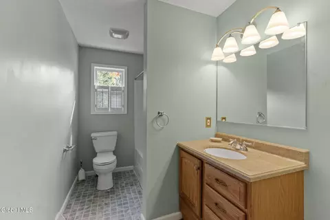 Bath - 15 Pinehollow Dr, Ballston Spa, NY 12020 photo 5 of 5
