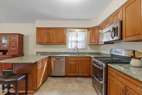Kitchen - 15 Pinehollow Dr, Ballston Spa, NY 12020 photo 3 of 4