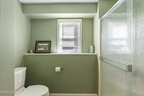 Bath - 15 Pinehollow Dr, Ballston Spa, NY 12020 photo 2 of 5