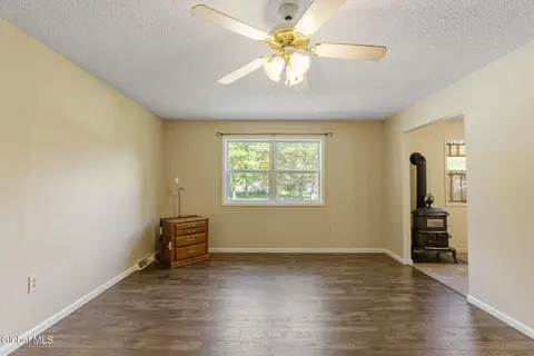 Living - 15 Pinehollow Dr, Ballston Spa, NY 12020 photo 3 of 4