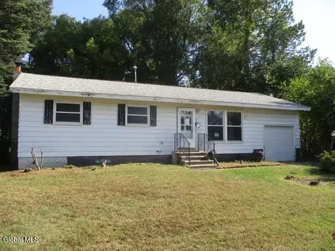 1 Thoroughbred Ln, Albany, NY 12205