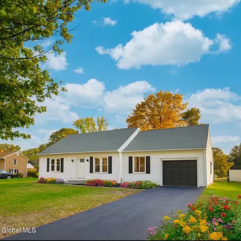 5 Brunswick Park Dr, Troy, NY 12180