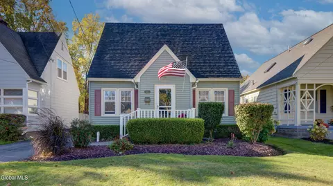 623 Charles St, Glenville, NY 12302