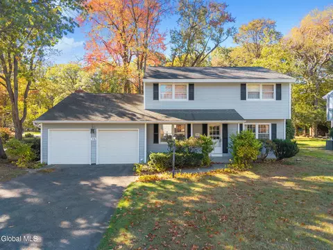 36 Dumbarton Dr, Delmar, NY 12054