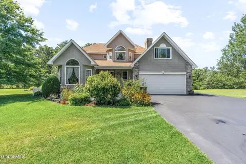 6 Wayto Ln, Ballston Lake, NY 12019