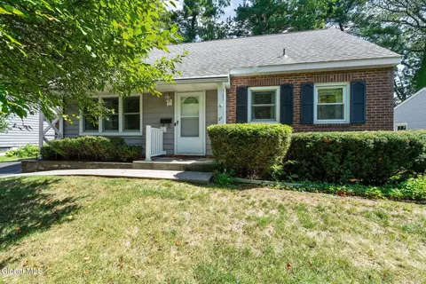 25 Montrose Dr, Delmar, NY 12054