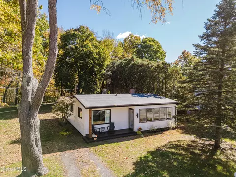 8 Lake Shore Dr, Copake, NY 12516