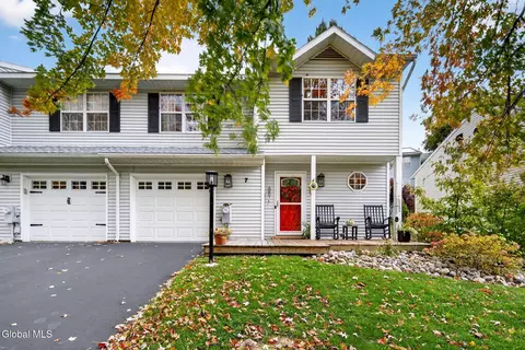 7 Heyden Rd, Troy, NY 12180