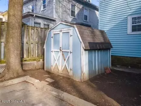 Exterior - 1039 Parkwood Blvd, Schenectady, NY 12308 photo 2 of 2
