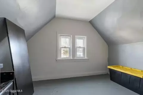 Bedroom - 1039 Parkwood Blvd, Schenectady, NY 12308 photo 10 of 14