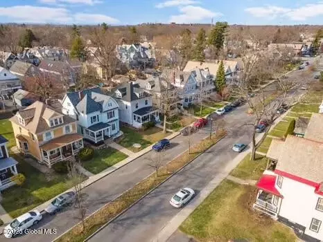 View/Area - 1039 Parkwood Blvd, Schenectady, NY 12308 photo 1 of 2