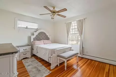 Bedroom - 1039 Parkwood Blvd, Schenectady, NY 12308 photo 2 of 14