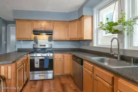 Kitchen - 1039 Parkwood Blvd, Schenectady, NY 12308 photo 3 of 4