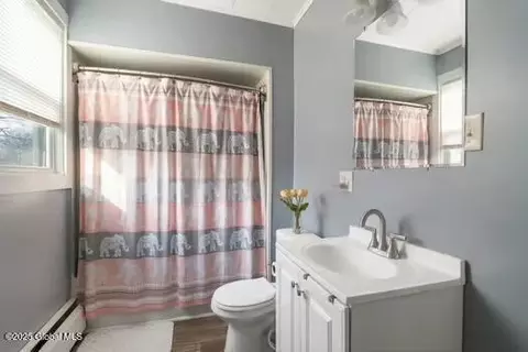 Bath - 1039 Parkwood Blvd, Schenectady, NY 12308 photo 1 of 4