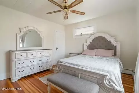 Bedroom - 1039 Parkwood Blvd, Schenectady, NY 12308 photo 3 of 14