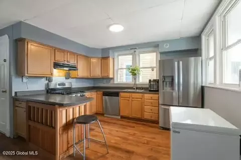 Kitchen - 1039 Parkwood Blvd, Schenectady, NY 12308 photo 4 of 4
