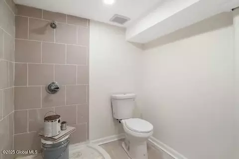 Bath - 1039 Parkwood Blvd, Schenectady, NY 12308 photo 3 of 4