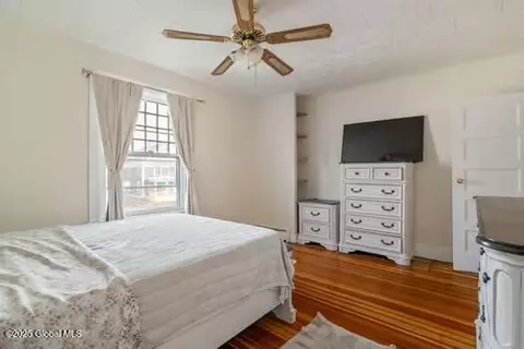 Bedroom - 1039 Parkwood Blvd, Schenectady, NY 12308 photo 4 of 14