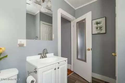 Bath - 1039 Parkwood Blvd, Schenectady, NY 12308 photo 2 of 4