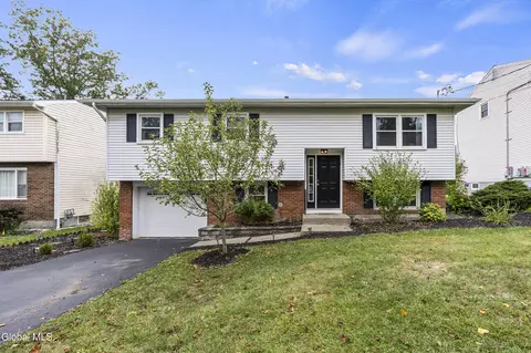 51 Wood Ter, Albany, NY 12208