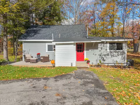 92 Westside Dr, Ballston Lake, NY 12019