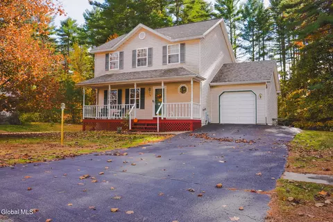 38 Autumn Ln, Queensbury, NY 12804