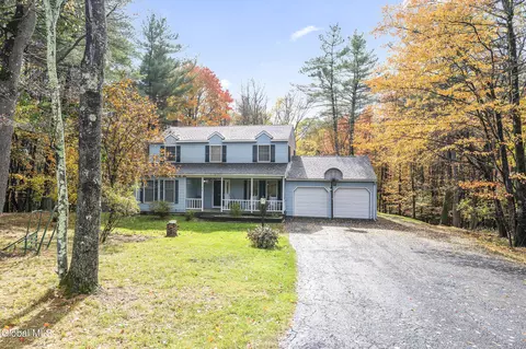 35 Summit Dr, Averill Park, NY 12018