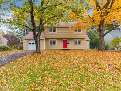 29 Bennett Ter, Delmar, NY 12054