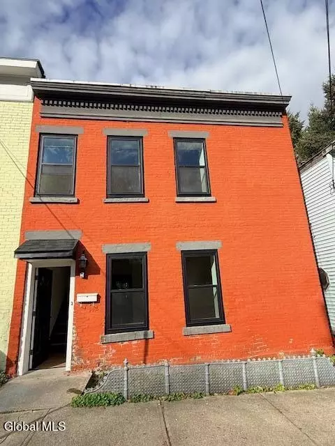 1009 5th Ave, Troy, NY 12180