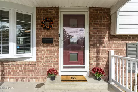 65 Berwick Rd, Delmar, NY 12054 photo 4