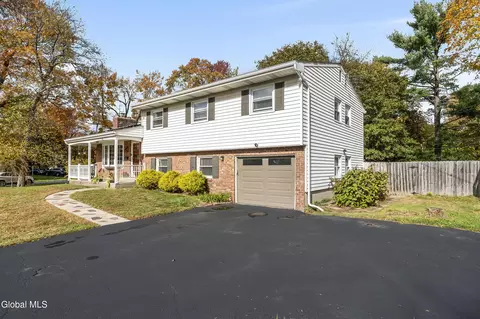 65 Berwick Rd, Delmar, NY 12054 photo 2