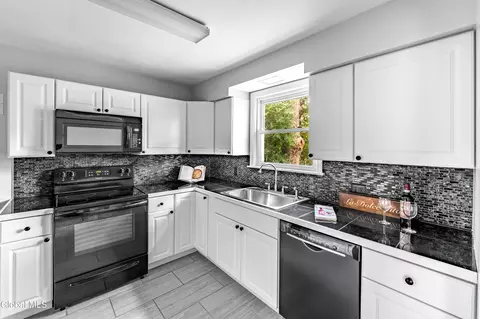 1231 Sumner Ave, Schenectady, NY 12309 photo 3