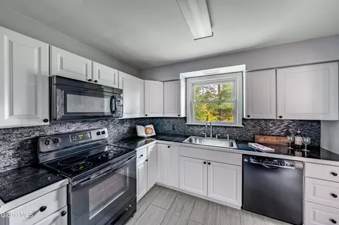 1231 Sumner Ave, Schenectady, NY 12309 photo 4