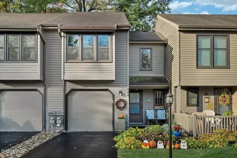544 Townwood Dr, Albany, NY 12203